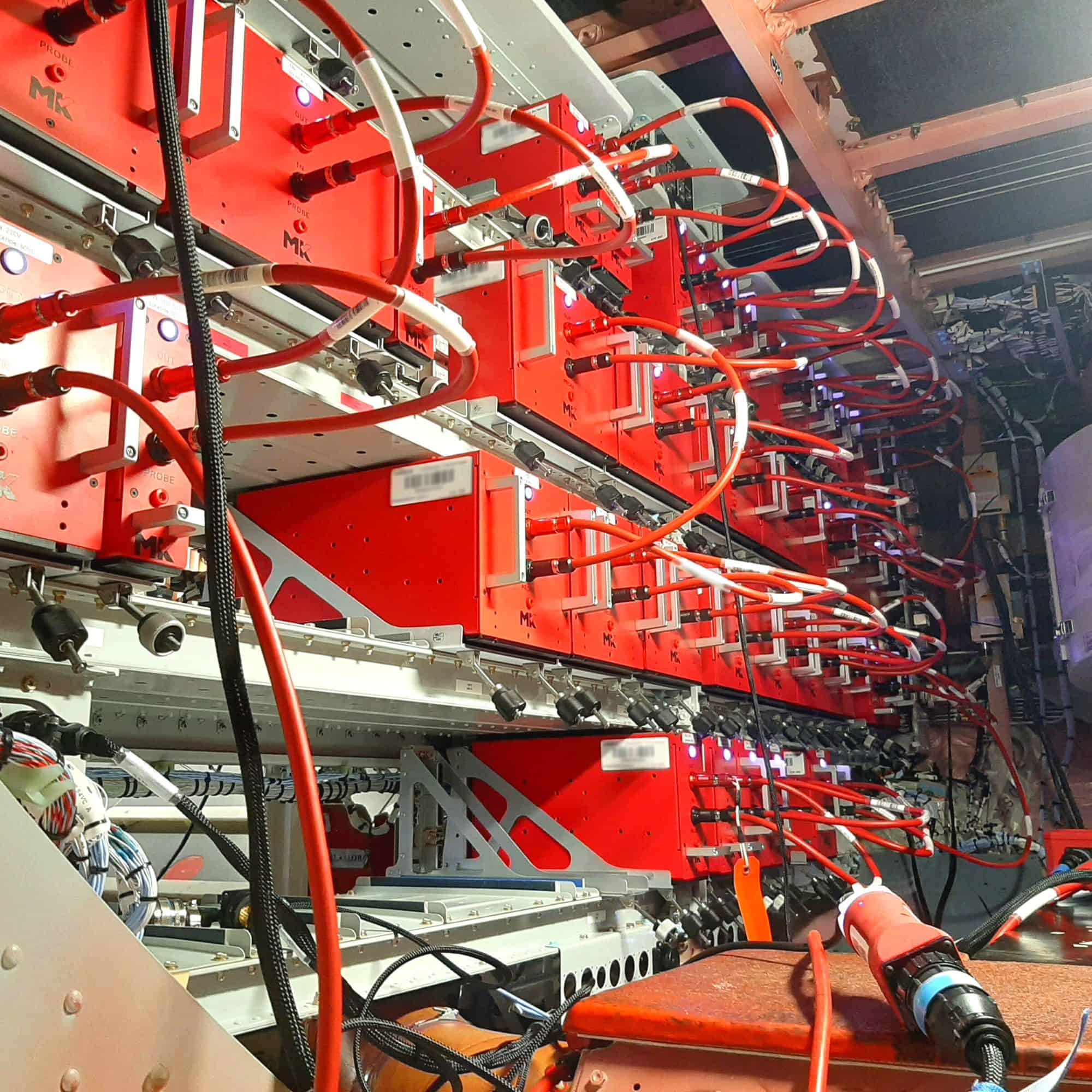 RTS system in the avionics bay of an aircraft